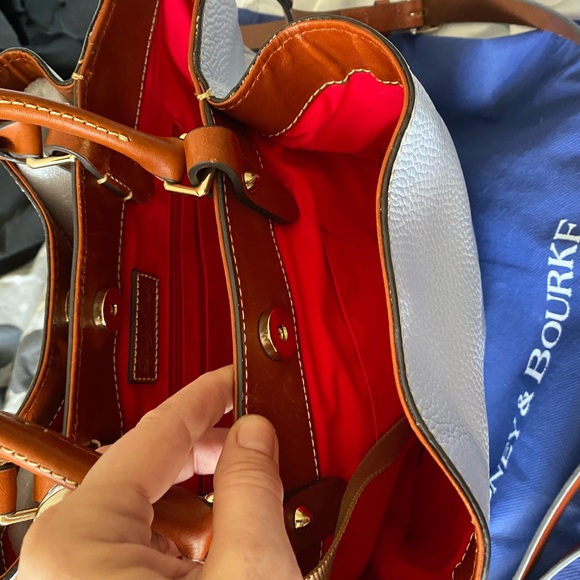 Dooney &Bourke pebble leather Barlow - Picture 3 of 5